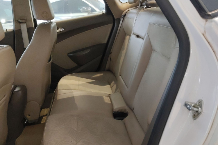 别克 英朗 2013款 GT 1.6L 自动时尚版中控内饰21