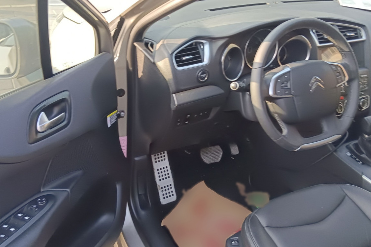 雪铁龙C4L 2016款 1.2T 自动精英型中控内饰7003