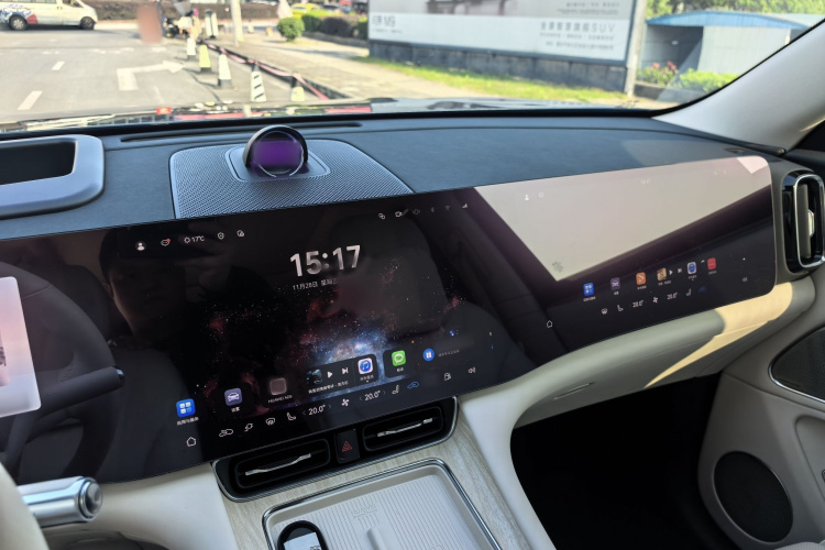 鸿蒙智行 问界M8 2025款 增程 Max+版 53.4kWh 6座版中控内饰7007