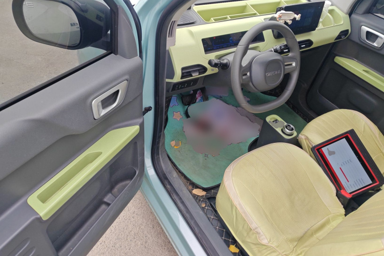 吉利银河 2023款 熊猫mini 200km 灵动熊中控内饰20