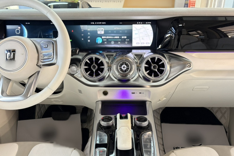 超境汽车 共创坦克300 2021款 2.0T 赛博坦克中控内饰7002