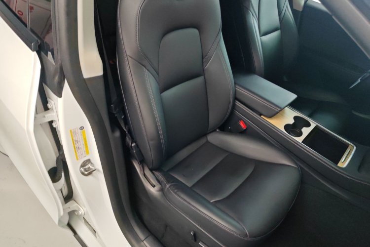 特斯拉 Model Y 2021款 标准续航后驱版局部细节41