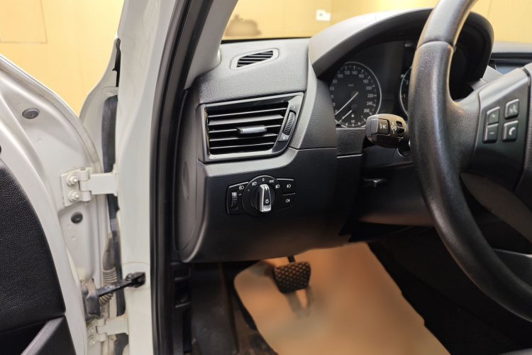 宝马X1 2013款 sDrive18i 时尚型中控内饰7012