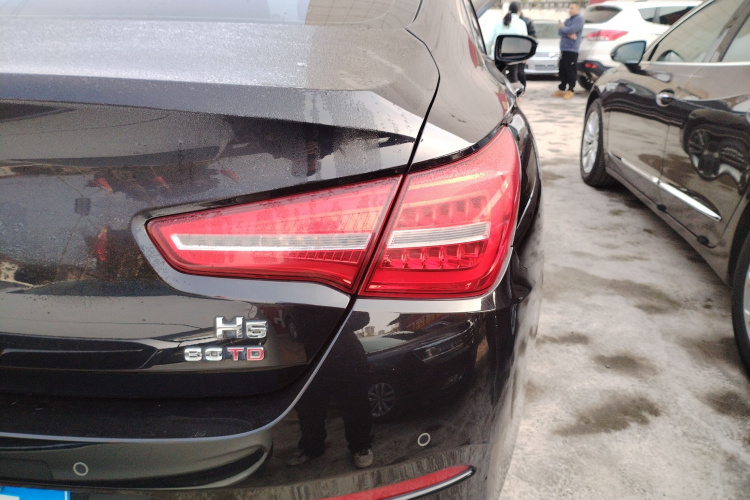 红旗H5 2018款 30TD 智联韵动版车身外观9