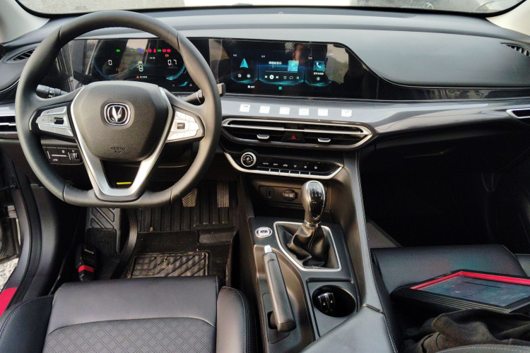长安 逸动 2020款 PLUS 1.6L GDI 手动豪华型中控内饰7002