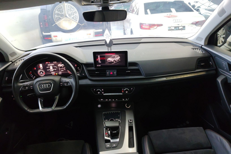 奥迪Q5L 2020款 45 TFSI 尊享运动型中控内饰12