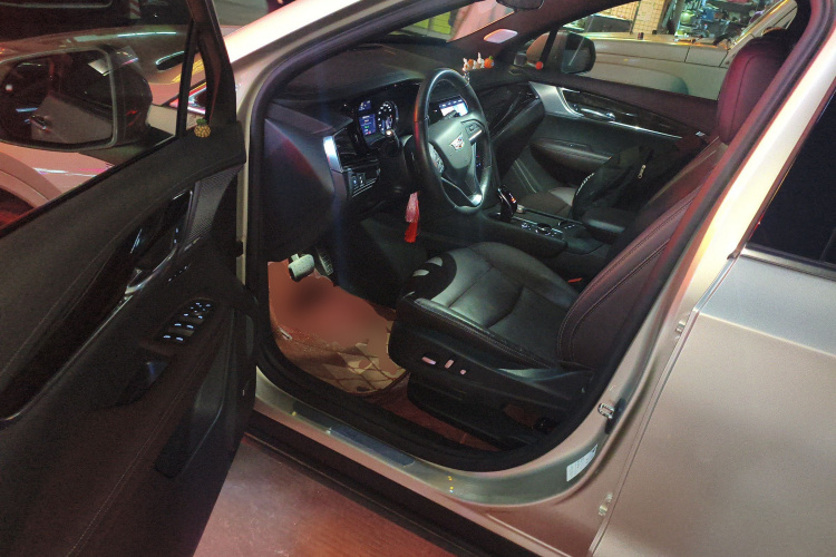 凯迪拉克XT6 2022款 2.0T 七座四驱豪华型中控内饰20