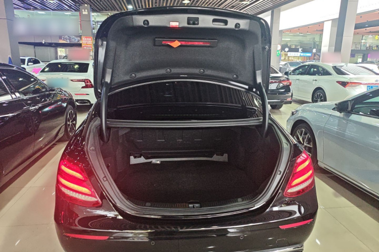 奔驰E级 2020款 改款 E 260 L机舱底盘23