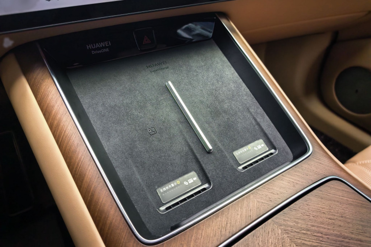 鸿蒙智行 享界S9 2025款 增程 Ultra中控内饰7013