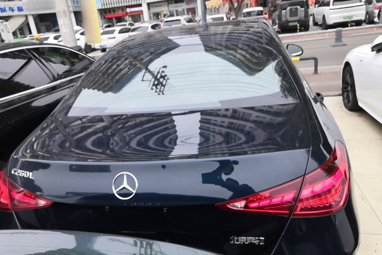 奔驰C级 2022款 改款 C 260 L 运动版车身外观6