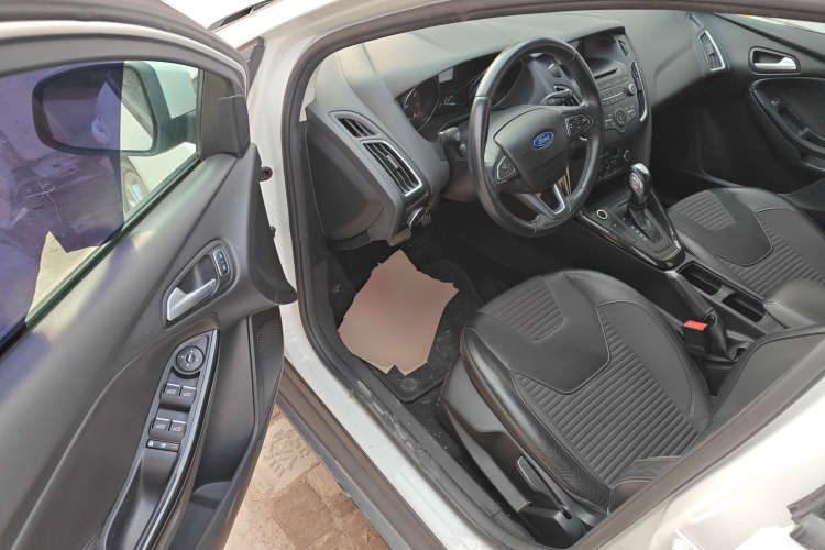 福特 福克斯 2015款 两厢 EcoBoost 125 自动超能风尚型中控内饰20