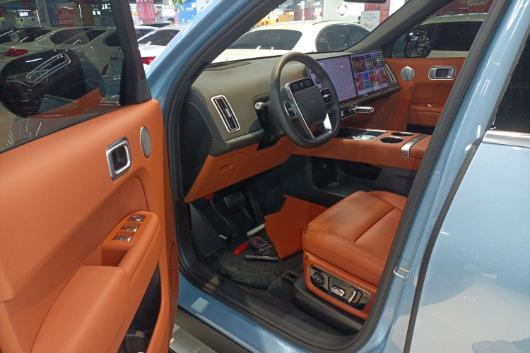 理想汽车 理想L8 2025款 Max 智能焕新版中控内饰7003