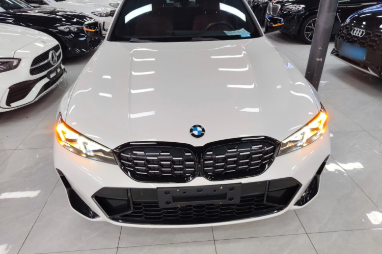 宝马3系 2023款 325i M运动曜夜套装车身外观2