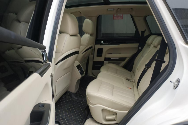 众泰T800 2018款 2.0T 自动尊贵智联型 7座中控内饰7001