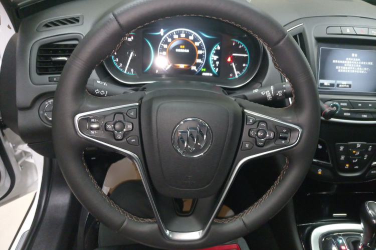 别克 君威 2015款 1.6T 精英技术型中控内饰13