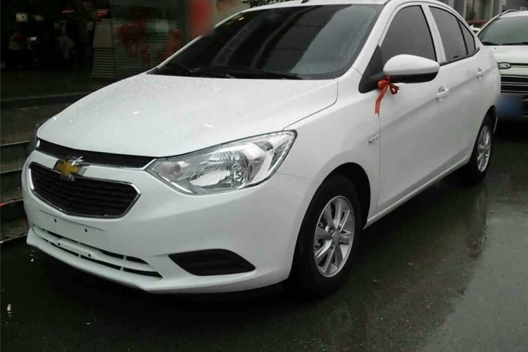 雪佛兰 2015款 赛欧3 1.5L 手动理想天窗版车身外观1
