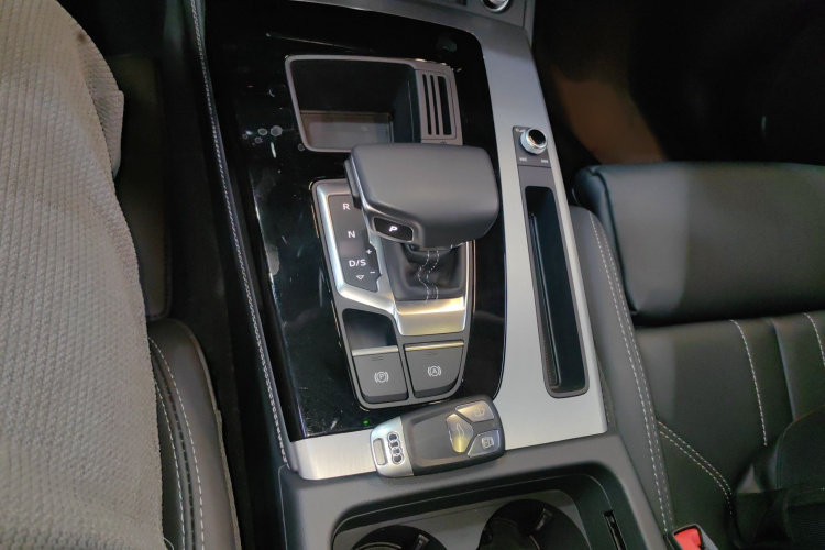 奥迪Q5L 2022款 40T 时尚动感型局部细节18