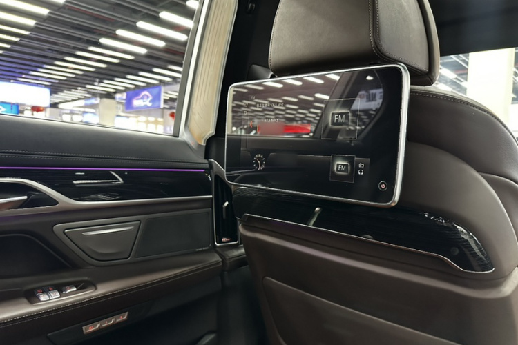 宝马7系 2018款 730Li 尊享型 M运动套装中控内饰7006