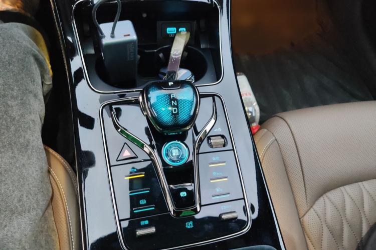 比亚迪 汉 2023款 EV 冠军版 605KM前驱尊贵型局部细节18