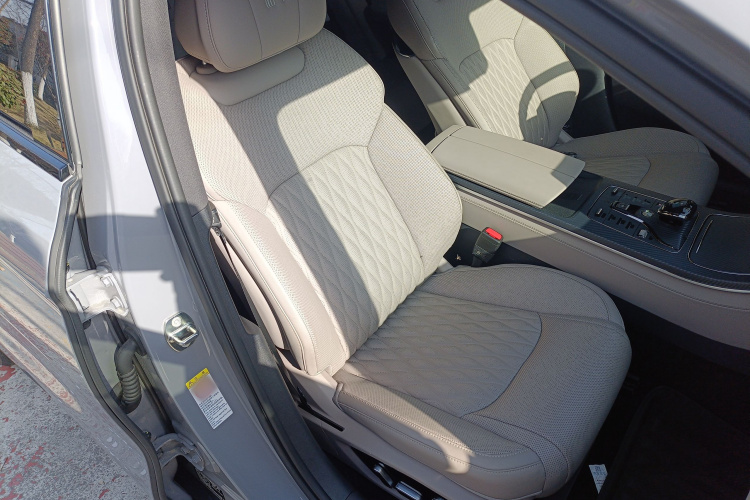 比亚迪 汉 2025款 DM-i 125KM精英型局部细节41