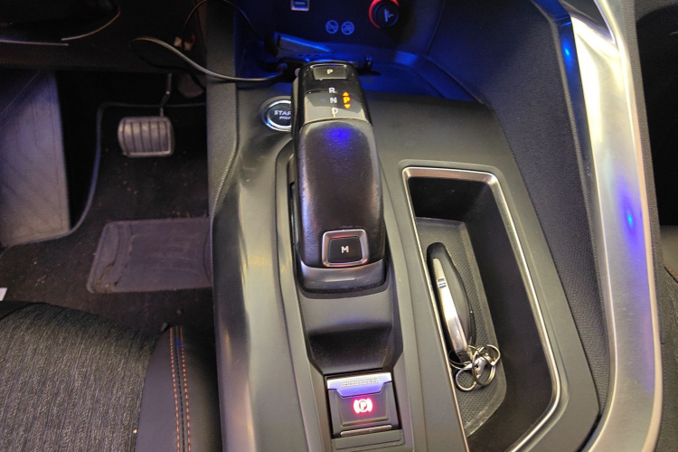 标致5008 2017款 380THP 7座精英版局部细节18