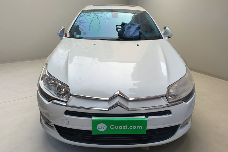 雪铁龙C5 2012款 2.0L 自动尊享型车身外观2