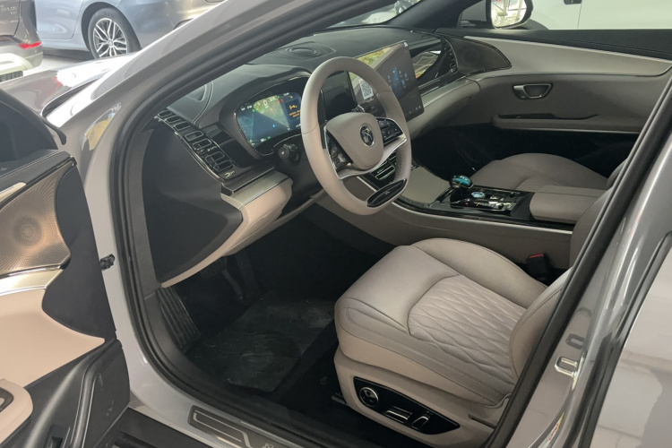 比亚迪 汉 2025款 DM-i 125KM精英型局部细节19