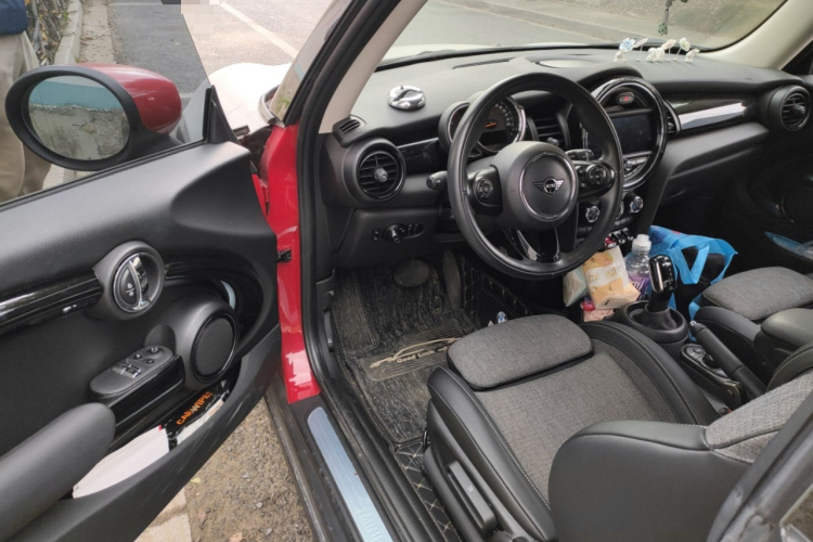 MINI 2019款 1.5T COOPER 经典派中控内饰20