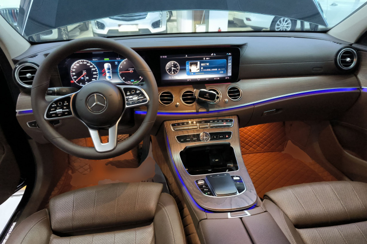 奔驰E级 2020款 改款 E 260 L中控内饰12