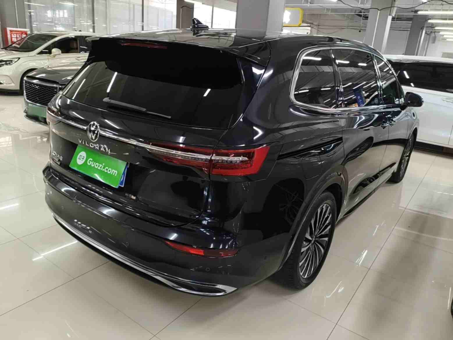 车辆右后45度外观