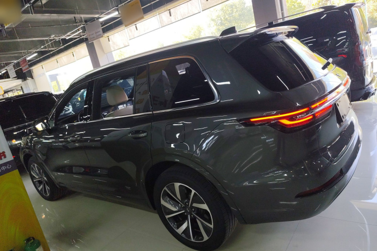 理想汽车 理想ONE 2021款 增程6座版车身外观4