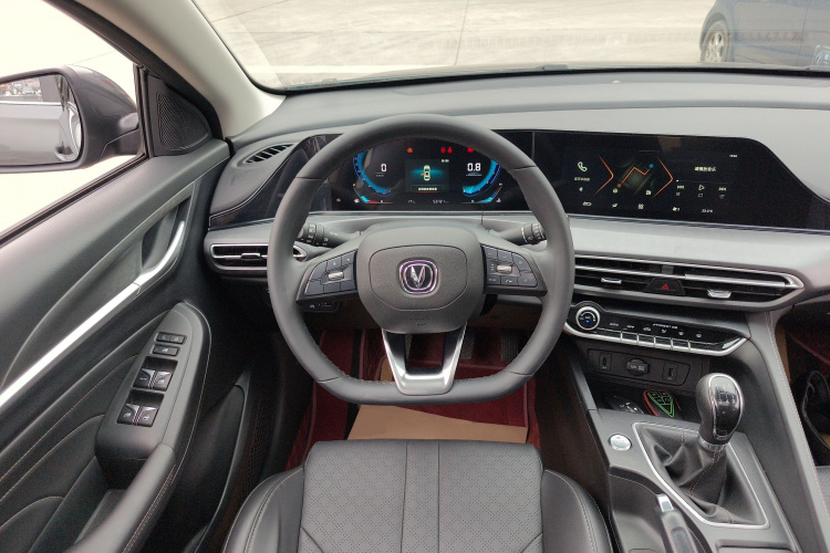 长安 逸动 2021款 PLUS 1.6L GDI 手动豪华型中控内饰13