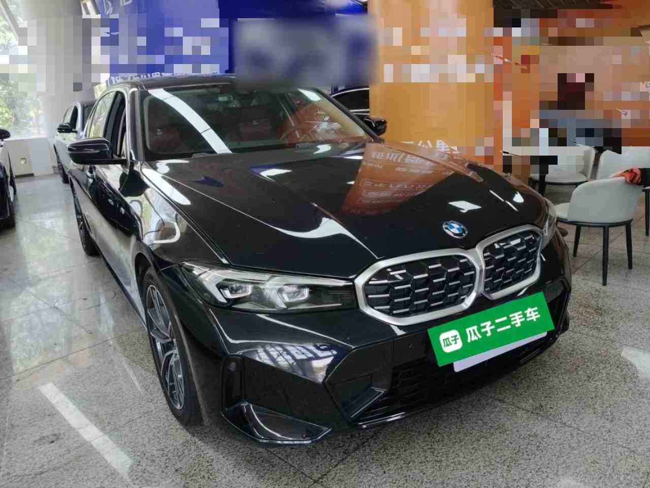 车辆右前45度外观展示