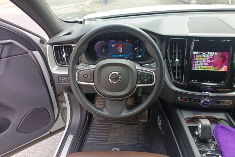 沃尔沃XC60 2022款 B5 四驱智逸豪华版中控内饰13