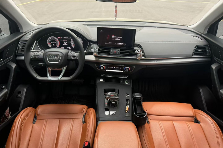 奥迪Q5L 2022款 40T 时尚动感型中控内饰7004