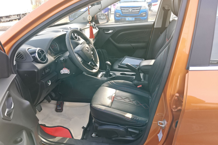 东南DX3 2018款 1.5L 手动尊贵型中控内饰20
