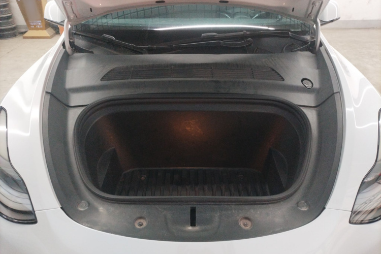 特斯拉 Model Y 2022款 长续航全轮驱动版局部细节24