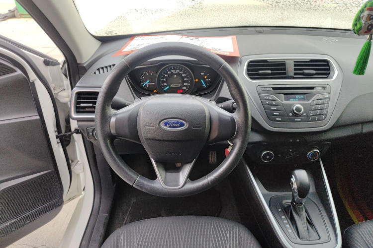 福特 福睿斯 2019款 改款 1.5L 自动质享型（胎压监测） 国VI中控内饰13