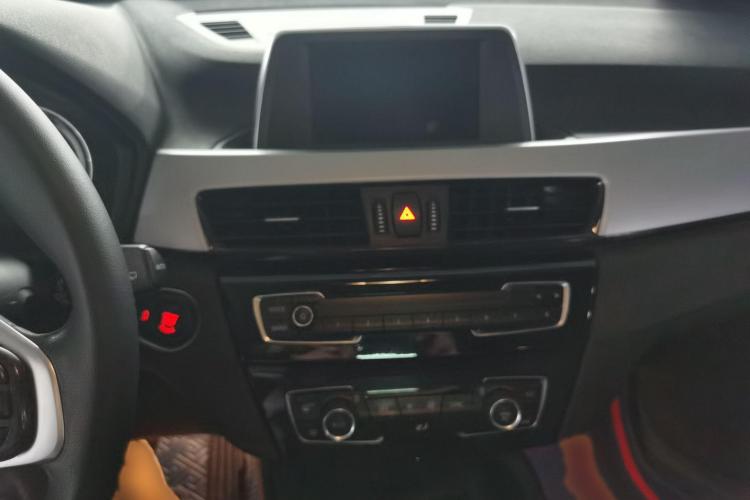 宝马X1 2019款 sDrive18Li 时尚型中控内饰7002