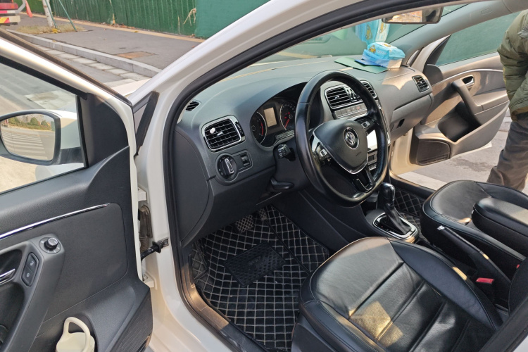 大众 Polo 2014款 1.6L 自动豪华版中控内饰20