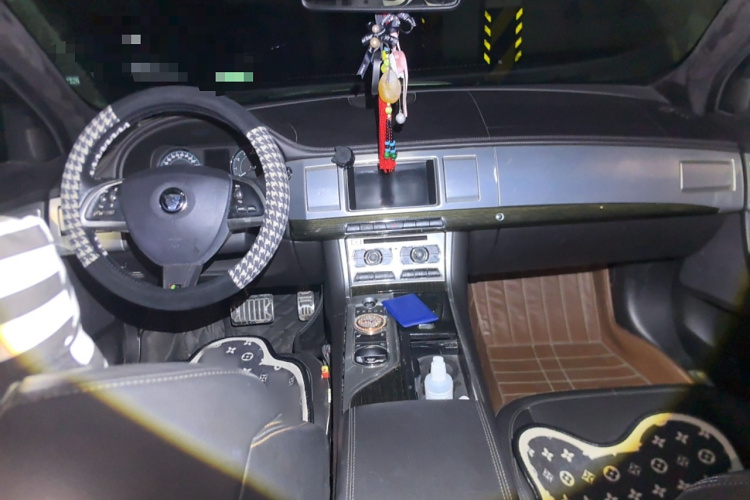 捷豹XF 2015款 XF 3.0 SC R-Sport 豪华版中控内饰12