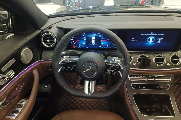 奔驰E级 2023款 改款 E 300 L 运动豪华型中控内饰13