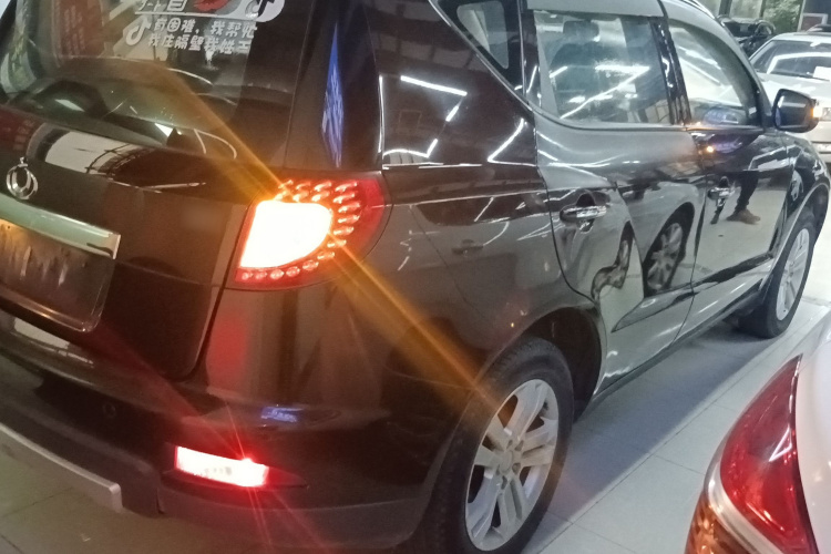 吉利汽车 吉利GX7 2015款 经典版 1.8L 手动都市型 国IV车身外观7