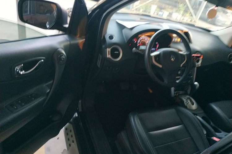 雷诺 科雷傲(进口) 2014款 改款 2.0L 两驱时尚版中控内饰7003