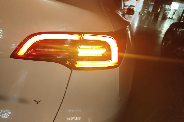 特斯拉 Model Y 2021款 长续航全轮驱动版车身外观6006