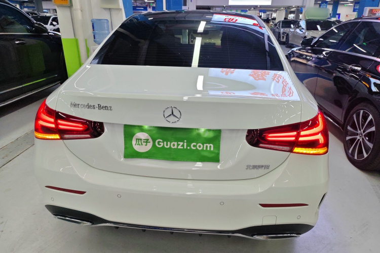 奔驰A级 2022款 改款三 A 200 L 运动轿车时尚型车身外观6