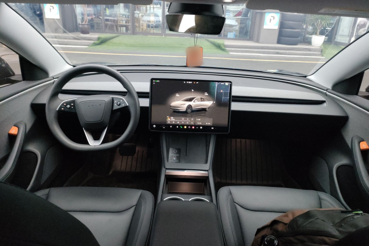 特斯拉 Model 3 2023款 后轮驱动版中控内饰12