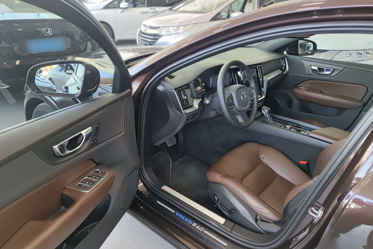 沃尔沃S60 2020款 T4 智逸豪华版中控内饰20