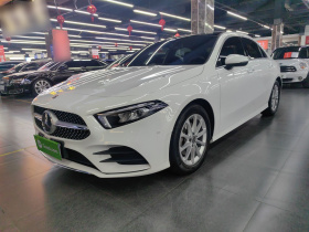 奔驰A级 2022款 改款 A 200 L 运动轿车时尚型