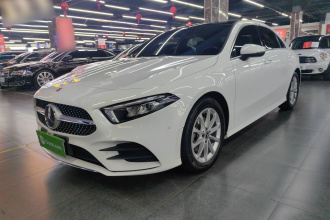 奔驰A级 2022款 改款 A 200 L 运动轿车时尚型